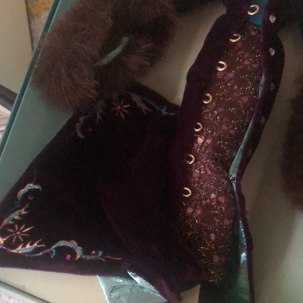 EUC 1998 Byron Lars Plum Royale Barbie Doll - Picture 3 of 8